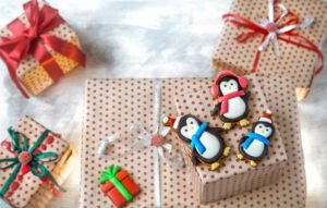 How to Avoid Duplicate Christmas Gifts When Everyone Is Shopping for the Same 4-Year-Old